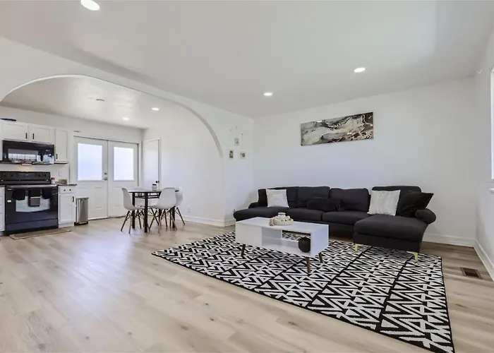15-Mins From Dia, Fenced-Yard, Garage, Remodeled
